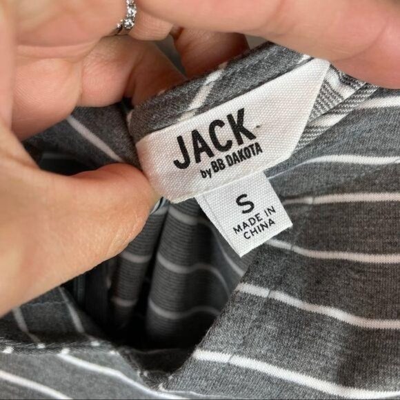 Jack BB Dakota Grey Striped 3/4 Sleeve V-Neck V-Back Bodycon Mini Dress Sz Small - Picture 10 of 10